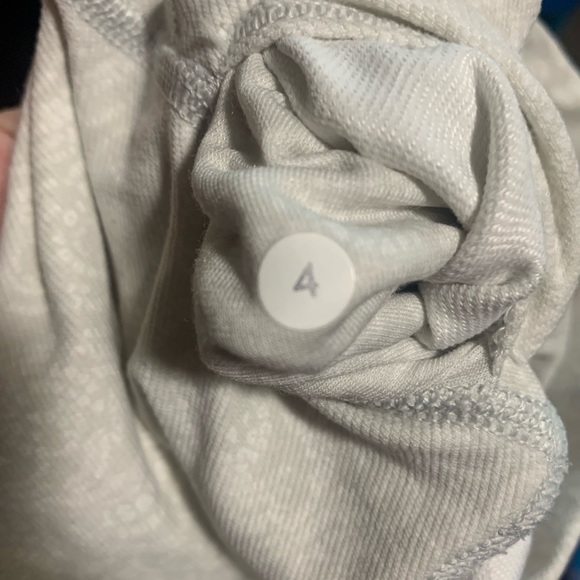 Lululemon leggings size 4 - Picture 2 of 3